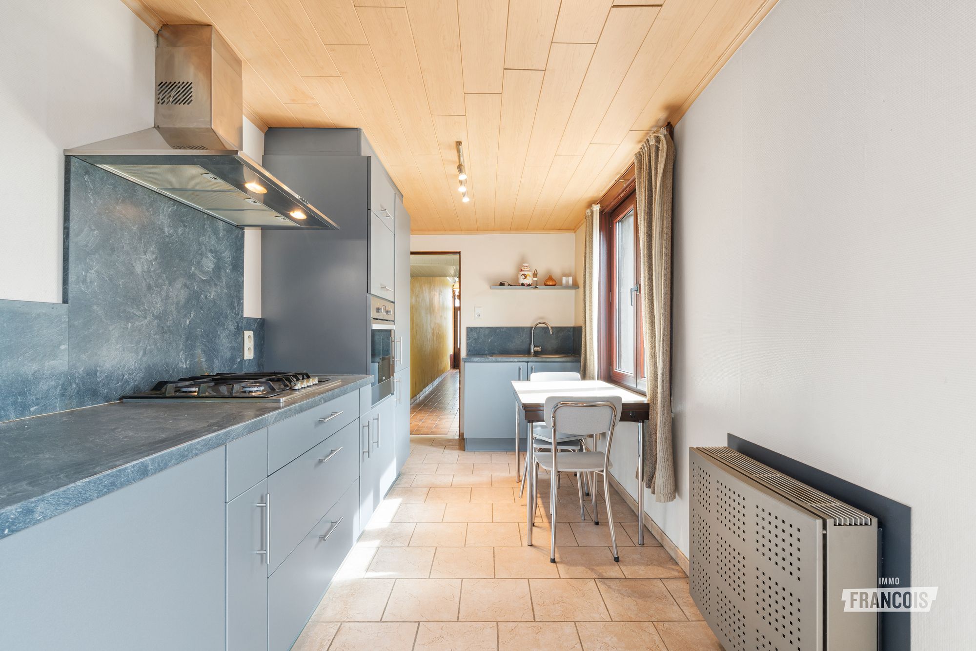 Te renoveren woning met 4 slaapkamers op een strategische ligging in Oostende - foto 4