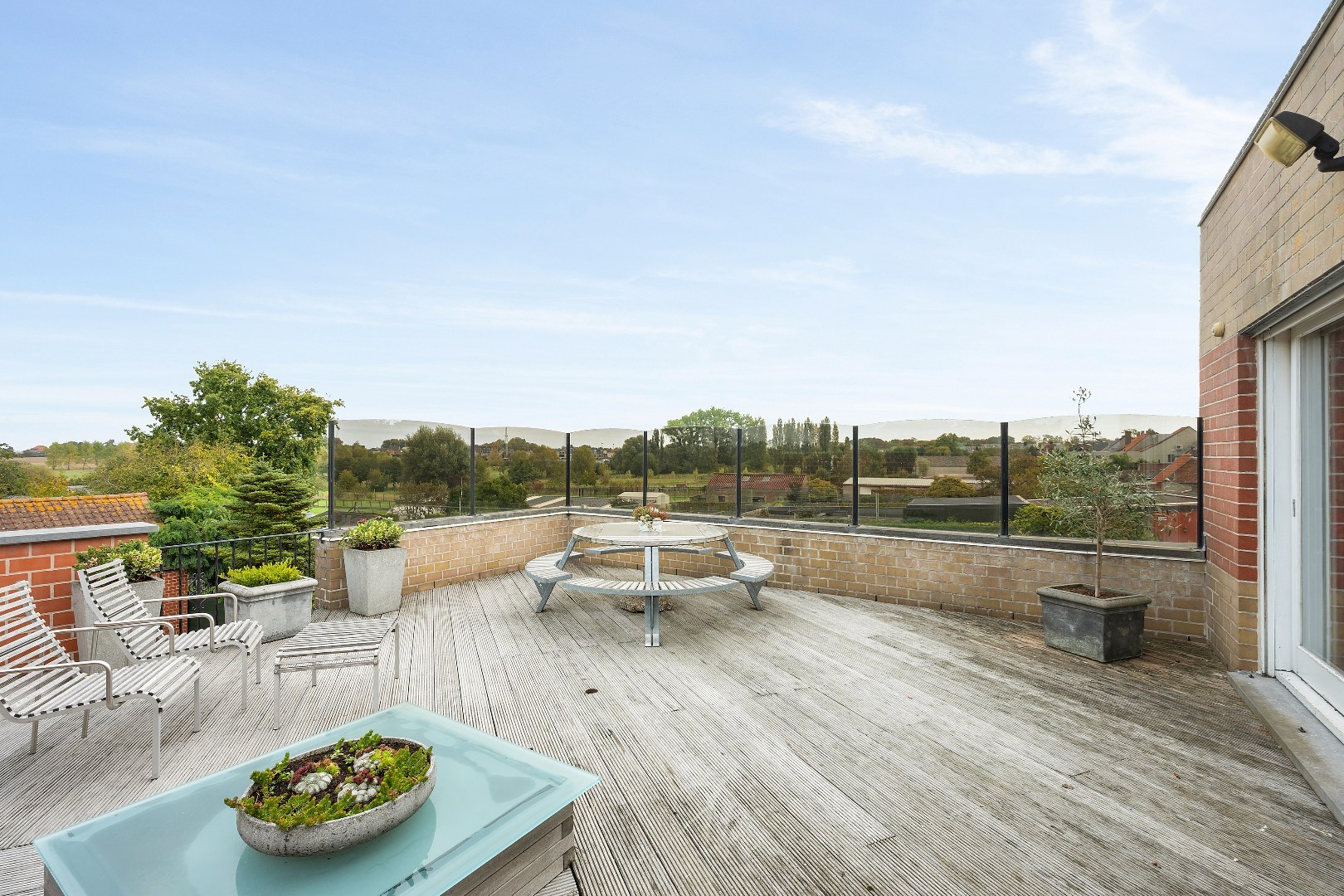 COMMERCIËLE HANDELSWOONST MET 3 SLPKS, GROTE GARAGE EN GUNSTIG EPC - foto 4