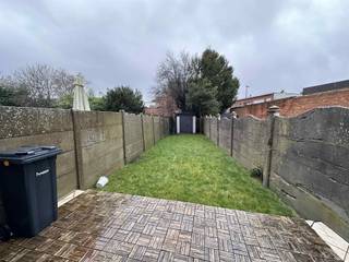 <p><span>Cozy row house in Mechelen with a pleasant living space and open kitchen that overlooks the south-west oriented terrace and garden, ideal for enjoying the afternoon and evening sun. </span></p><p><span>The house has a fitted bathroom with shower, toilet, bathroom cabinet and sink. </span></p><p><span>In addition, there is a practical storage room with connections for washing machine and dryer. </span></p><p><span>On the second floor there are two large bedrooms and on the second floor there is a third, very spacious bedroom. </span></p><p><span>The property is available from March 1, 2026. </span></p><p><span>For a viewing please contact us on 015 200 999 or at info@vastgoedplus.be</span></p>