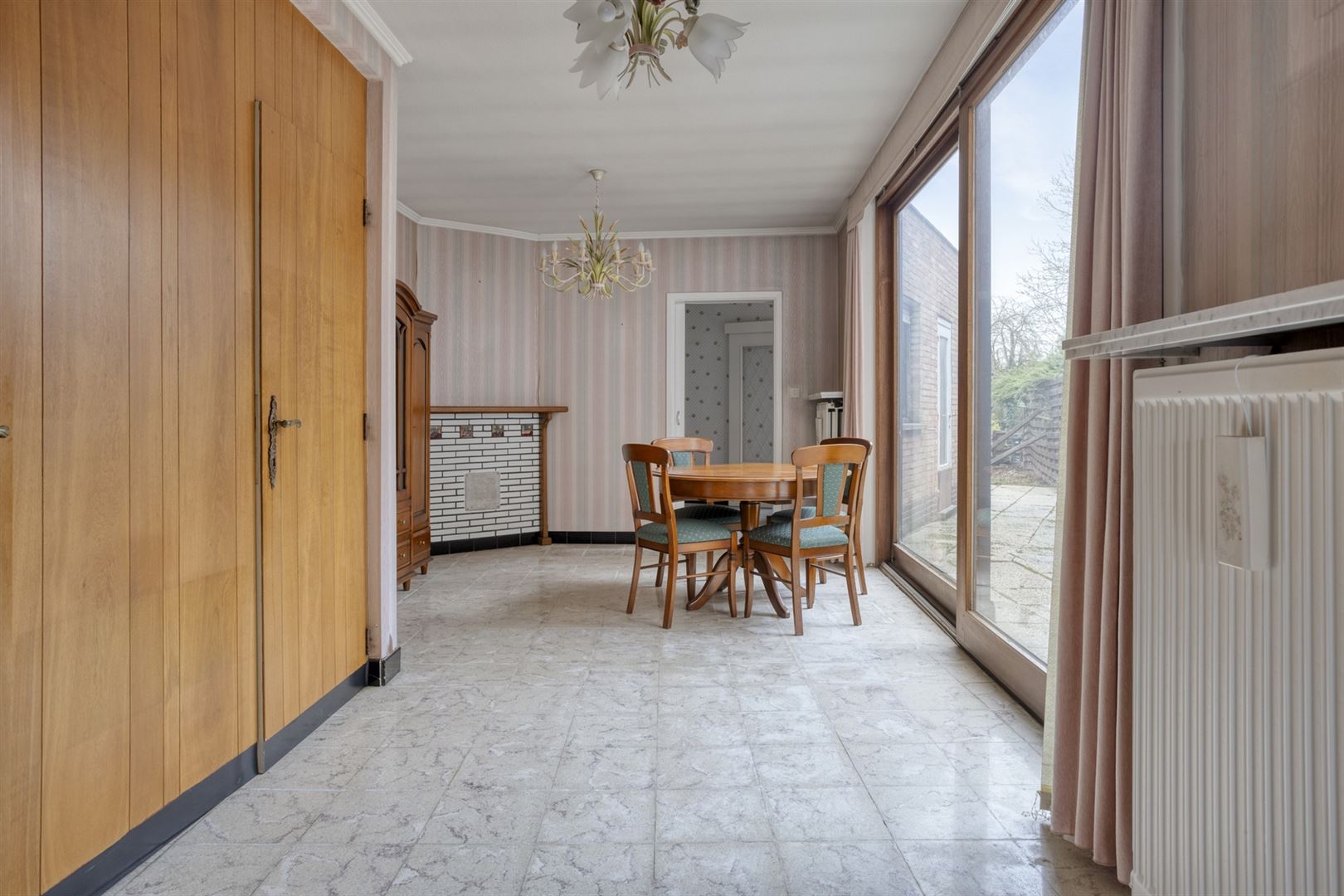Te renoveren woning gelegen aan het plein in Kaprijke ! - foto 5