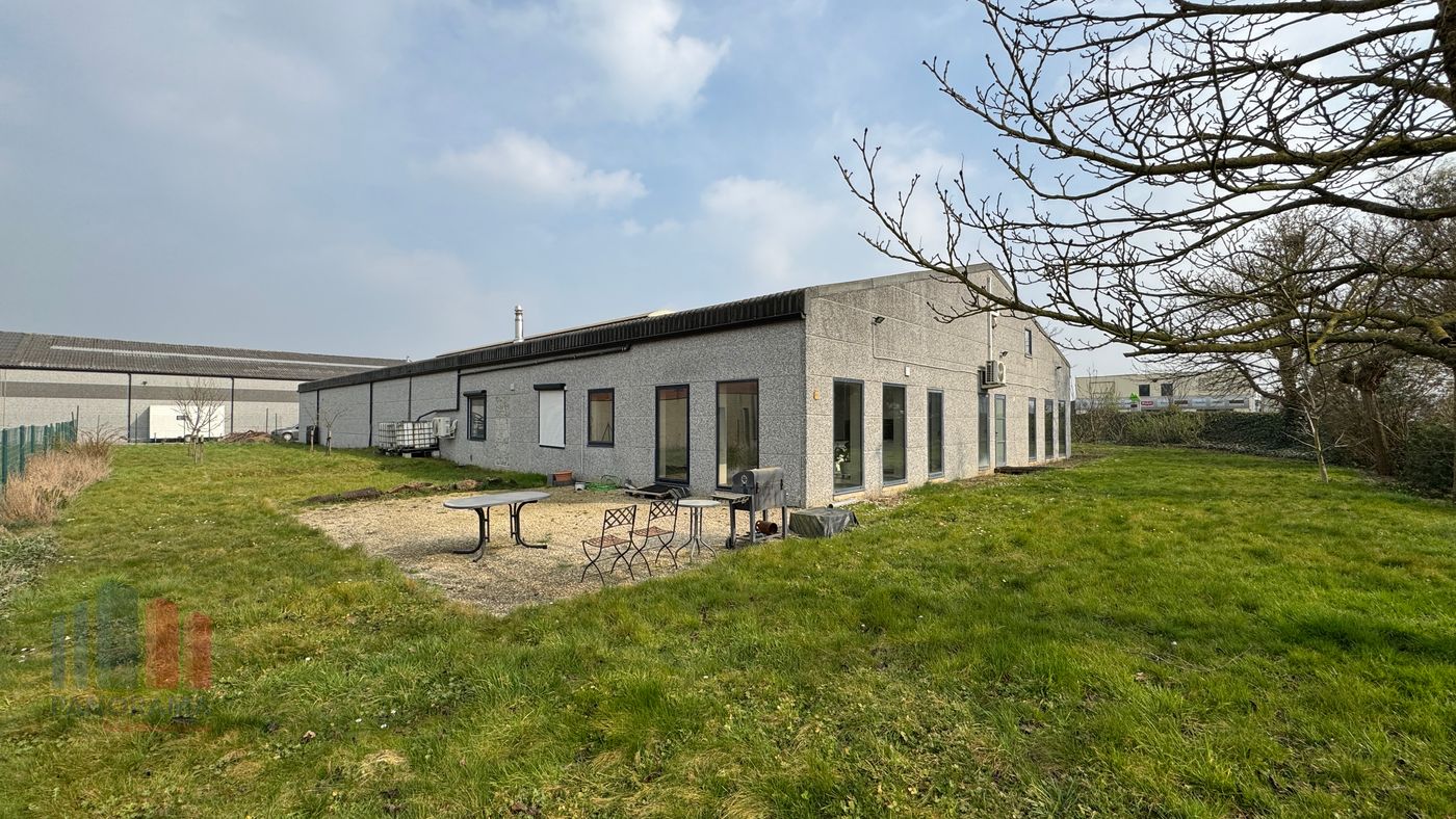 737 m² bedrijfsgebouw met kantoor/woning op terrein van 2.668 m² - foto 3