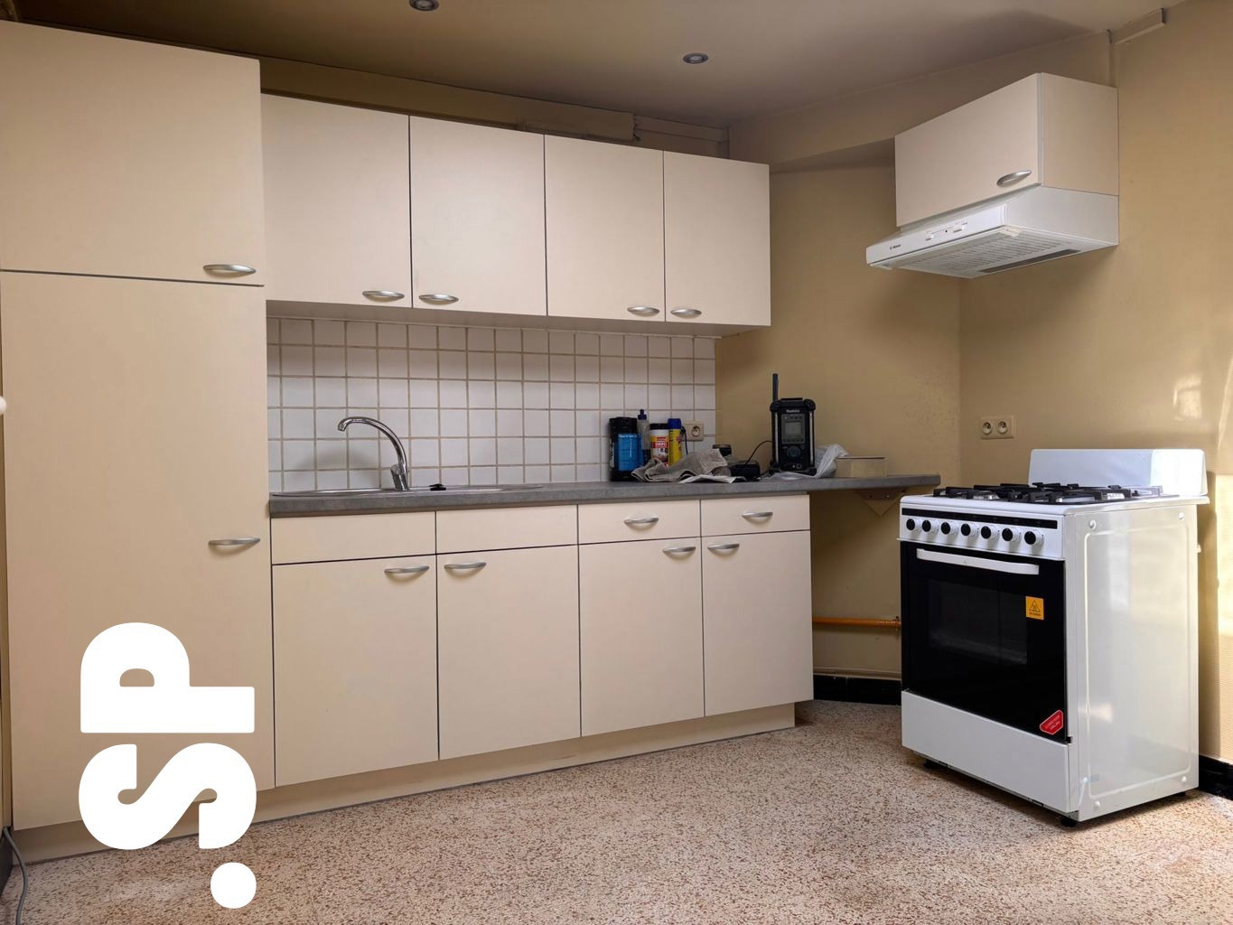 Opgefriste woning met 2 slaapkamers, ruime omheinde tuin en garage te Zoerle-Parwijs. - foto 4