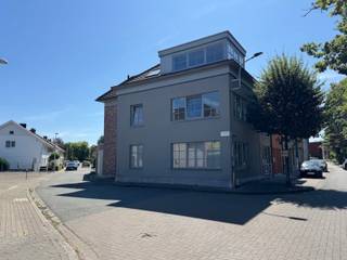 Dit appartementsgebouw bestaat uit 3 appartementen welke allemaal verhuurd zijn aan goede huurders. Elk appartement beschikt over een...