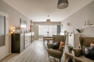 Op de eerste verdieping van een verzorgde residentie vind je dit gezellige appartement.Aan de straatkant van het appartement vind je een lichtrijke...