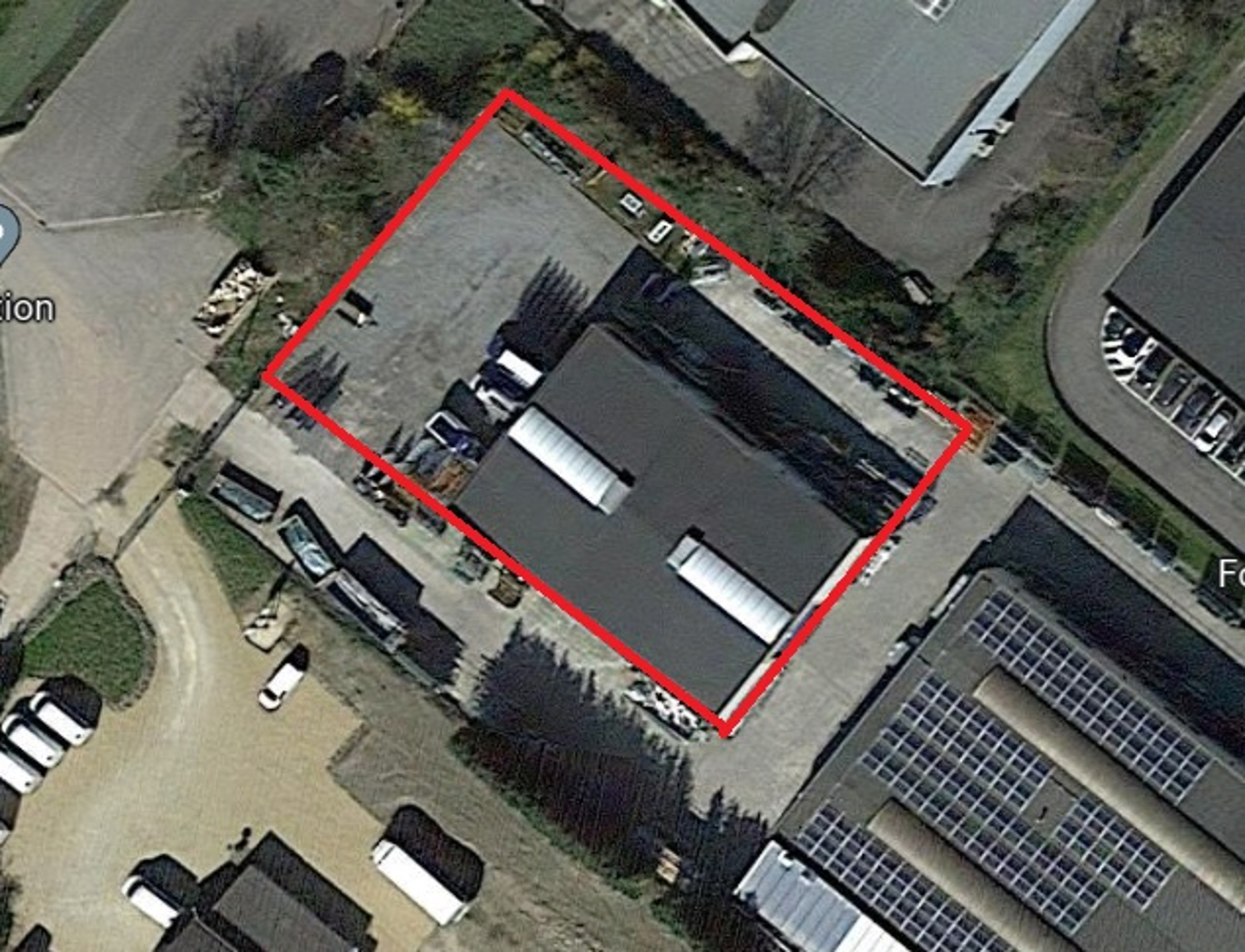 Te koop – Magazijn met kantoren en omheinde buitenruimte in Gembloux - foto 1