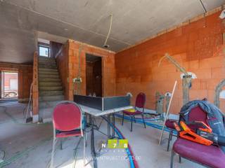 <span><strong>VOLLEDIG AFGEWERKTE WONING AAN ! 6% BTW ! OP EEN PERCEEL VAN 2A58CA TE STOKKEM <br /><br />TROEVEN<br /></strong>- <span>Prachtige ligging nabij het kasteel Carolinaberg.</span><br /><span>- Ideaal gelegen nabij De Wissen en natuurgebied Negenoord. </span> <br />- Energiezuinige woning!! <br />- Verlaagd BTW-tarief van 6% BTW!<br />- Bewoonbare oppervlakte: 167 m². <br />- Mogelijkheid om je droomtuin aan te leggen aan de achterzijde van de woning.<br />- Terras aan de achterzijde met zicht op de tuin. <br />- EPB in opmaak! <br />- Inpandige garage!<br /><br /><span><strong>DE WONING ZAL BESTAAN UIT: </strong></span><br /><strong><br />GELIJKVLOERS 00 | </strong>inkomhal, woonkamer, keuken, berging, toilet & inpandige garage. </span><br /><br /><span><strong>VERDIEPING</strong> <strong>+01 | </strong>overloop/nachthal, 3 slaapkamers, dressing, badkamer.<br /><br /></span><strong>ZOLDER +02</strong><br /><span><br /><strong>EXTERIEUR | </strong>ruime tuin aan de achterzijde & terras. <br /></span><br /><span><strong>EXTRA</strong></span> <br />
<p><strong><span>Tijdslijn werken (onder voorbehoud):</span></strong></p>
<p><span>Juni:</span></p>
<ul>
<li>Plaatsen isolatiebeton</li>
<li>Vloerverwarming</li>
<li>Chape-vloeren</li>
<li>Pleisterwerken</li>
</ul>
<p><span>Juli:</span></p>
<ul>
<li>Vloeren</li>
<li>Keuken</li>
<li>Badkamer</li>
<li>Binnendeuren</li>
<li>Installatie Warmtepomp</li>
<li>Aansluiting verluchtingssysteem</li>
</ul>
<p><strong>Vermoedelijke oplevering medio augustus 2026</strong></p>
<strong>RENDERS:<br />De afgebeelde renders zijn slechts indicatief en kunnen bijgevolg niet als bindend worden beschouwd. </strong>