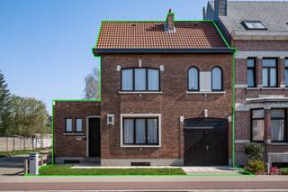 Ruime woning met 4 slaapkamers en zonnige tuin in Ranst!Bent u op zoek naar een woning in een rustige buurt, maar toch dichtbij alle voorzieningen?...