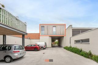 Dit toffe 2-slpk appartement is bereikbaar via een binnenplein aan de Sint-Blasiusstraat 9, van waaruit vele locaties perfect te voet of met de...