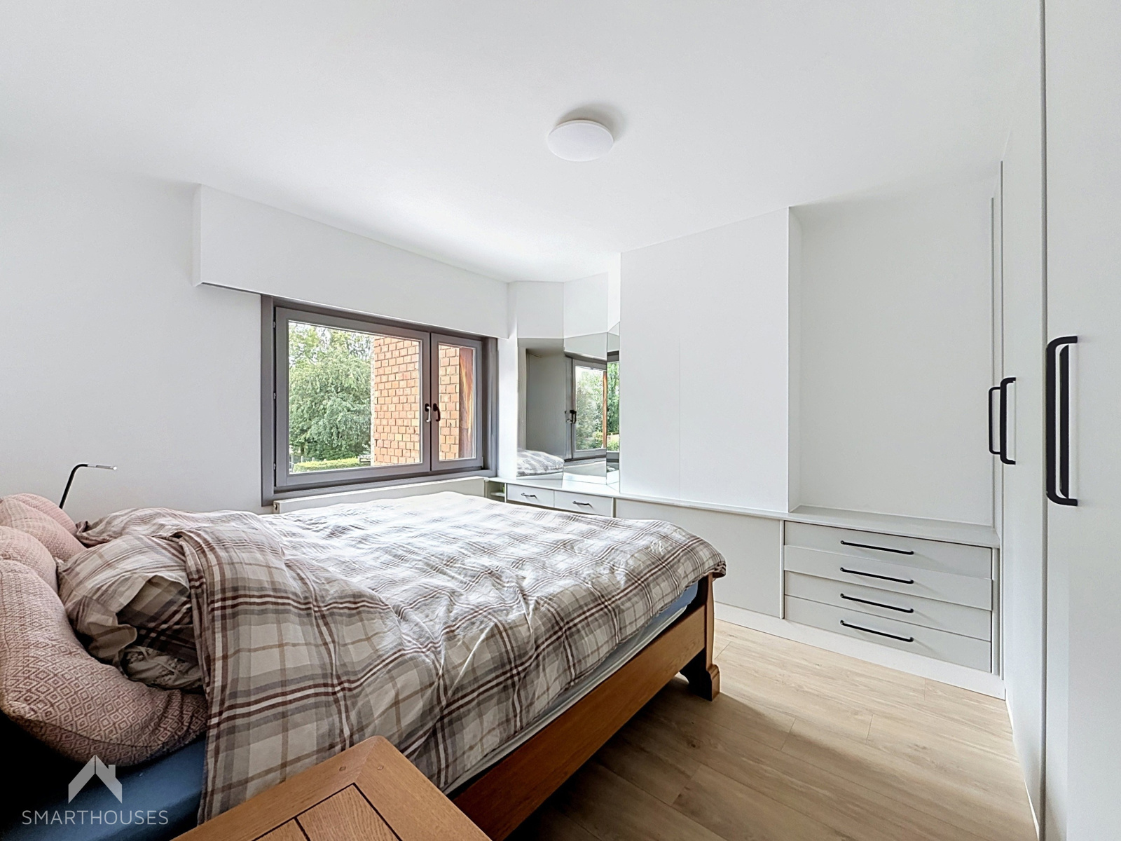 HOB met 2/3 slpks, oprit, veranda en magnifieke tuin - foto 4