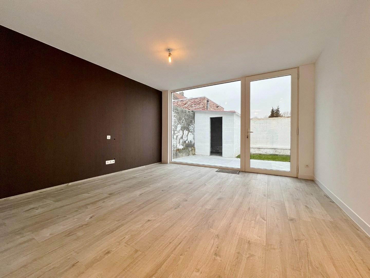 Vernieuwde energiezuinige rijwoning met zonnige stadstuin op centrale ligging. - foto 4