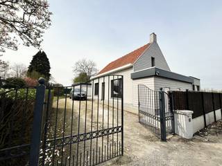 Deze woning ligt op een rustige, landelijke locatie en biedt heel wat ruimte, zowel binnen als buiten. De muren werden geïsoleerd en er zijn...