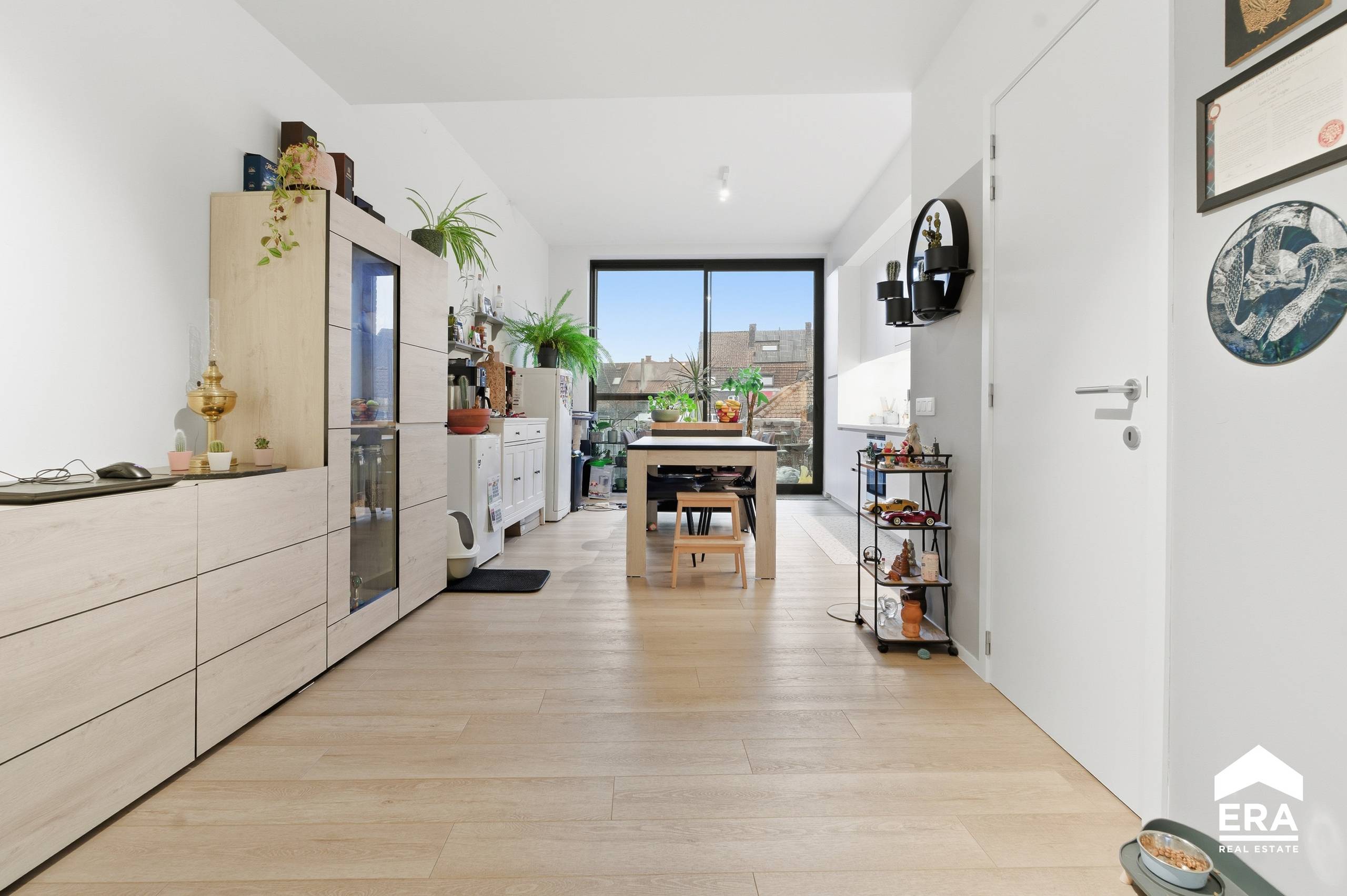 Handelspand met triplex appartement in hartje Ieper - foto 4