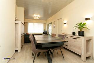 Instapklare woning met 4 slpk, garage en tuin in BuggenhoutDeze met zorg onderhouden bebouwing is gelegen op een goede locatie in Buggenhout, met een...