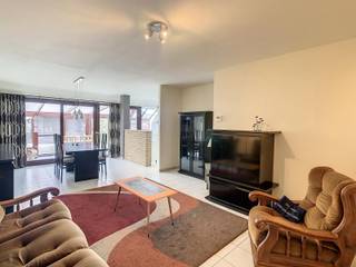 Deze woning met bijhorende tuin is gelegen in een gezinsvriendelijke woonbuurt van Kessel-Lo. Het Provinciaal domein en het openbaar vervoer...