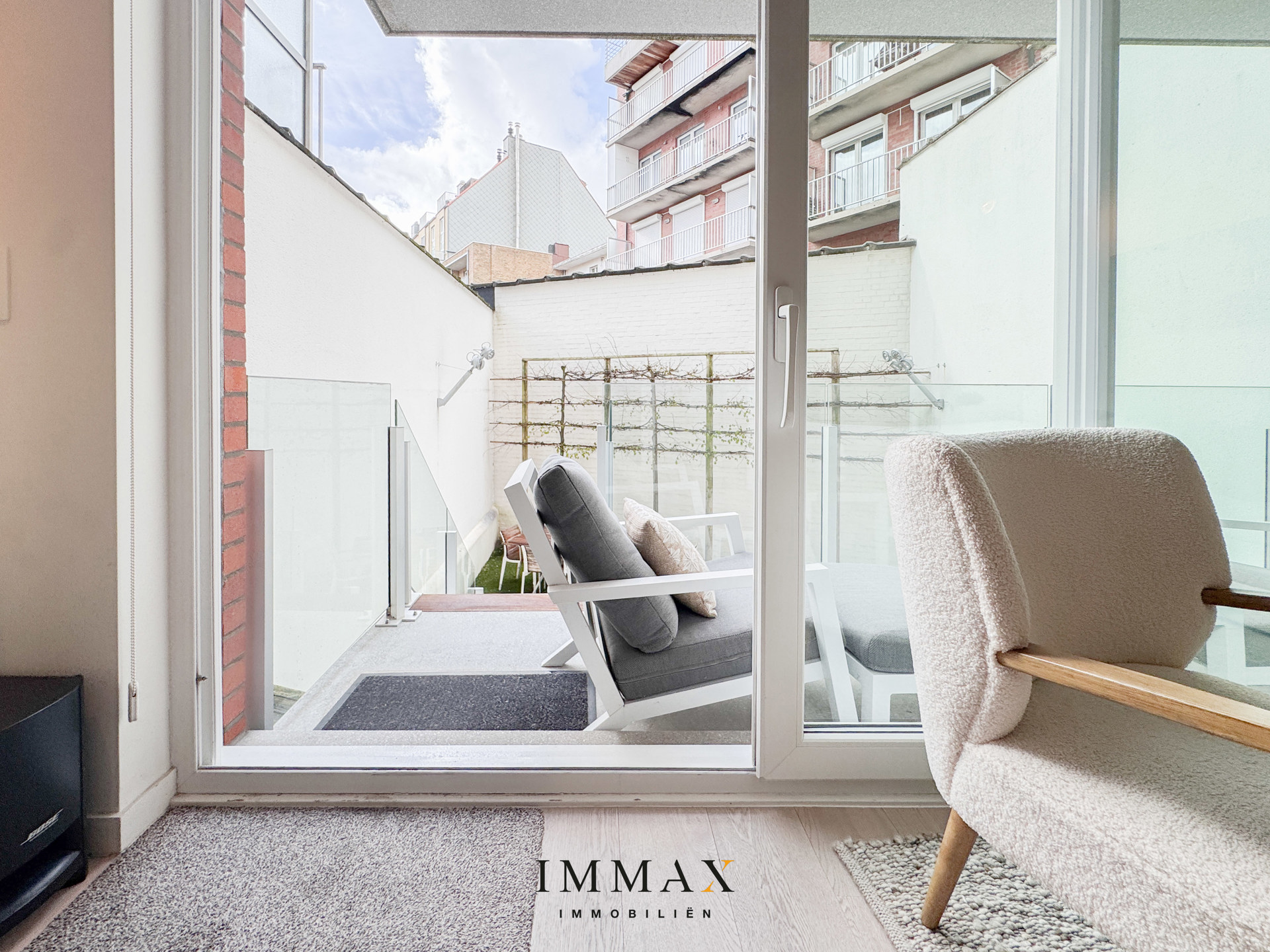 Uniek gelijkvloers appartement met extra benedenverdieping, terras en tuin - foto 4