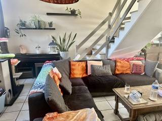 Bent u op zoek naar een woning met een vlotte verbinding naar de N60?Deze woning is ideaal voor koppels of kleine gezinnen en biedt een uitstekende...
