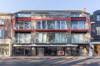 Ce luxueux appartement neuf est situé au cœur de Waregem, près du marché et de la gare. Un atout majeur est la finition sublime et...
