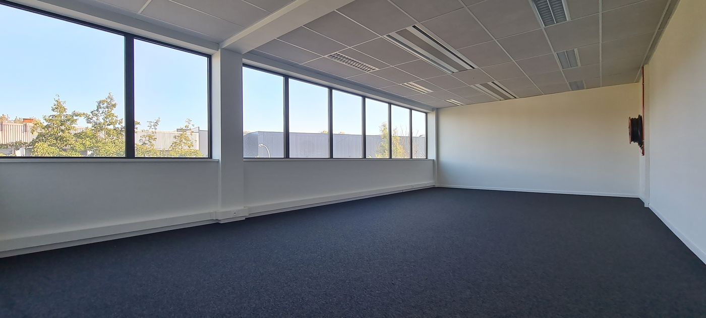 517m² kantoorruimte te huur in vlot bereikbare industriezone - foto 3