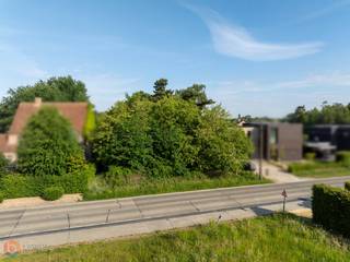 Op een uitstekende locatie te Beerzel bevindt zich deze bouwgrond van 932 m² voor een open bebouwing. U geniet hier van een goede bereikbaarheid in de nabijheid van winkels, scholen en het openbaar vervoer. <br /><br />Deze bouwgrond biedt verschillende stedenbouwkundige mogelijkheden. De render is ter indicatie en geeft een weergave van een mogelijke woning volgens de geldende bouwvoorschriften conform de verkaveling.<br /><br /><br />Voornaamste bouwvoorschriften:<br />- Bouwgrond voor open bebouwing<br />- Enkel eensgezinswoning<br />- Garage is toegelaten binnen het hoofdvolume of binnen de zone voor bijgebouwen.<br />- Max. kroonlijsthoogte 6,5 m<br />- Bouwdiepte max 17m<br />- Dakvorm vrij te kiezen<br />- Bijgebouw toegelaten<br /><br />Dit is een uitstekende opportuniteit als u op zoek bent naar een bouwgrond voor een open bebouwing op een toplocatie te Beerzel. Contacteer ons voor meer informatie op 0473/ 27 88 57 of neem een kijkje op www.boonstravastgoed.be . <br /><br />Bijzonderheden:<br />- Garage toegelaten<br />- Open bebouwing <br />- Perceel = 932 m²