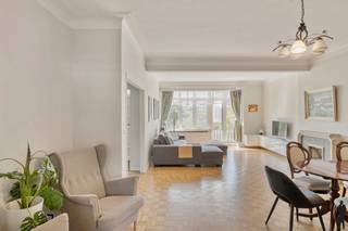 Prachtig, instapklaar en uitzonderlijk lichtrijk appartement van ca. 109 m² gelegen op de vierde en hoogste verdieping van een verzorgd gebouw aan...