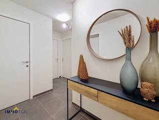 Dit ruim en lichtrijk appartement bevindt zich op de eerste verdieping van een recent gebouw (2020) en combineert modern wooncomfort met...