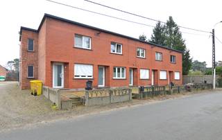 Leuke rijwoning te huur in Tremelo.Rustig gelegen maar toch nabij school en winkelcentrum.Indeling: woonruimte met volledig geinstalleerde open...