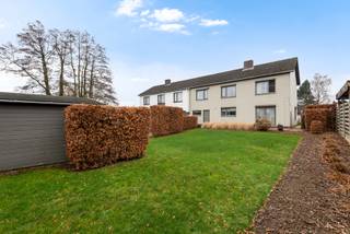 Instapklare woning met 4 slaapkamers, gelegen in een verkeersluwe straat, op een perceel van 510m², met een EPC waarde van 183 kWh / ( m² jaar)...