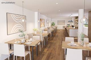 Dit handelspand, momenteel ingericht als horecazaak, bevindt zich op één van de commerciële toplocaties in Geraardsbergen. <br />De huidige indeling omvat een verbruikszaal voor min. 50 personen, keuken, afzonderlijke toiletten (M/V) , bergruimte. De zaak is stijlvol ingericht ( o.a parket vloeren, ..) en voorzien van de nodige faciliteiten (ventilatie met impulsiesysteem, vloerverwarming, ..)<br />Aan de oever van de Dender beschikt deze zaak ook over gezellig aangelegd terras in hardhout (in huur). <br /><br />Dit pand komt in aanmerking voor zowel horeca (de zaak is vrij van brouwer) , kantoorruimte , retail, vrij beroep... <br />Lage algemene (syndicus)kosten, o.a. geen gemeenschappelijk kosten in bv. onderhoud van de lift. <br /><br />Zowel toeristisch als commercieel is dit één van de top-locaties van Geraardsbergen : <br />- op de fiets/wandel verbindingsweg tussen Geraardsbergen en het provinciaal "domein de Gavers"<br />- op 2 km van de Markt van Geraardsbergen en aansluitend de Muur<br />- 3 scholen, nieuwe bibliotheek, ... binnen een straal van 500m <br />- veel bushaltes in de buurt <br />- ruime parkeermogelijkheden in de buurt<br /><br />Ook voor investeerders is dit een opportuniteit. Dit instapklaar handelspand is gegeerd bij kandidaat huurders gezien de goede staat en ligging. <br />Contacteer ons voor meer info (bijkomende foto's, plannen, stedenbouwkundige attesten, ....) , een bezoek , ... op 0475 36 12 52 of mail : pieter@cornelis-partners.be