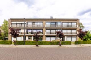 Instapklaar en ideaal gelegen appartement op de tweede verdieping in een kleinschalig gebouw met 6 appartementen.Aan de stadsrand vlakbij...