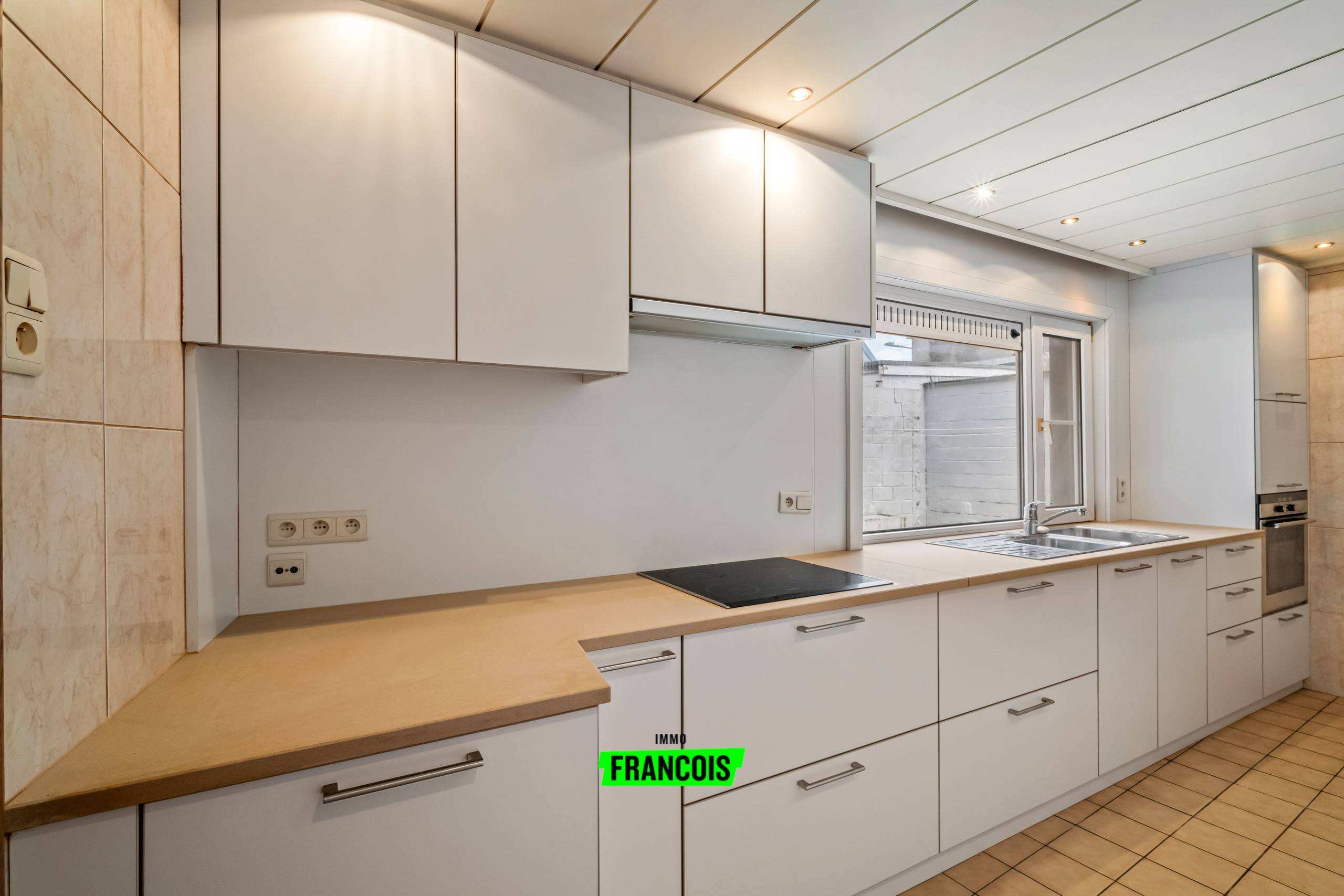 Ruime woning met vier slaapkamers nabij centrum Oostende (mogelijkheid aankoop garagebox!) - foto 4