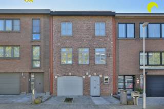 Journée d'exposition le 9 mai - inscription obligatoire.  Enchères possibles jusqu'au lundi 11 mai 18h. Près du centre d'Edegem, mais toujours dans...