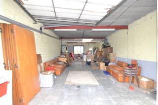 Magazijn te huur aan de vaart in Mechelen.Gemakkelijk laden en lossen aangezien er een parkeerplaats voor de garage is.Toegang is mogelijk via een...
