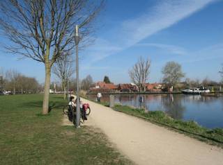 volledig gerenoveerd, instapklaar appartement op de 2e verdieping, vlakbij de Nieuwe Kaai gelegen (winkels, jachthaven, wandel- en fietswegen...) -...