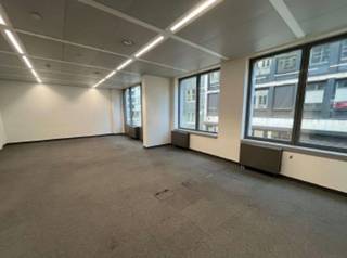 Uniek project, kantoren in de Europese wijk in Brussel. +/- 4000 m² aan ruimtes in een eigentijdse stijl. Zeer goede energieprestaties dankzij...