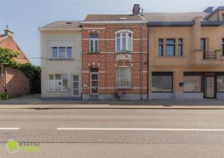 Charmante gezinswoning met tuintje te Oudegem bij Dendermonde Op zoek naar een renovatieproject met karakter en mogelijkheden? Deze woning aan de...