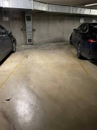 gelegen in de ondergrondse parking Amsterdamstraat 14 -1 nr 7    huurprijs 125 € 
Beschikbaar 1 januari 2026