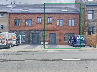 Plan je afspraak via www.living-stone.beNieuwbouw woning met 4 kamers, 2 badkamers en tuin.Deze woning omvat op het gelijkvloers een inkomhal met...