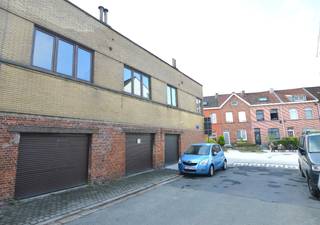 Te renoveren woning met 3 slaapkamers en 4 garageboxen in Mechelen📍 Adres: Paardenkerkhofstraat 105, 2800 Mechelen💰 Vraagprijs: €249.000🏠 Type:...