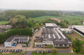 Bent u op zoek naar een perfect bereikbaar magazijn met functionaliteit? Dan is dit pand aan de Koningin Astridlaan 58 in Kontich precies wat u...