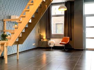 🏡 Op zoek naar jouw eerste thuis? Dit is je kans! EERSTE BEZOEKDAG ZATERDAG 18/4 van 10 tot 12 (enkel op afspraak!)

Deze knusse tussenwoning ligt in een rustige straat én is vlot bereikbaar – ideaal voor wie comfortabel wil wonen zonder in te boeten op bereikbaarheid.

Binnenin word je verwelkomd door een gezellige leefruimte met open, (deels) ingerichte keuken. De ruime badkamer met douche in bad en aansluiting wasmachine zorgt voor extra comfort. Op de eerste verdieping vind je 2 slaapkamers met daarboven nog een ingerichte zolderkamer. Dankzij de vaste trap is dit perfect als extra kamer, bureau of hobbyruimte.

Buiten genieten? Dat kan in het zonnige gemeenschappelijke stadstuintje met een privé terrasje ☀️
👉 Ideaal voor starters of wie op zoek is naar een compacte, charmante woning!

CV op gas - dubbele beglazing - ele conform - EPC261/UC2283845 - niet-asbestveilig - Wg/Gvg/Gmo/Gvkr/Gvv - geen renovatieplicht - Mobiscore 8,5/10 - bew. opp.: 107m² (bron: EPC) - nabij Station Wetteren - Speeltuin/zwembad De Warande - op wandelafstand van de Markt.

De vermelde prijs is een RICHTPRIJS, deze is niet bindend voor de verkoper. Na ontvangst van de biedingen zal de verkoper beslissen of de eigendom wordt toegewezen aan de hoogste bieder.

Aarzel niet en maak snel uw afspraak: 0472 02 13 03 / beheer@vastgoednbeheer.be - BIV506.884/BIV514.268