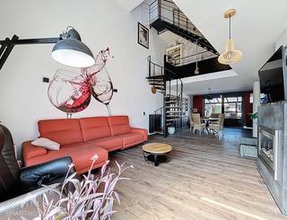 Op zoek naar ruimte, comfort én mogelijkheden? Deze hippe halfopen woning met multifunctioneel bijgebouw heeft het allemaal!Je komt binnen via de...