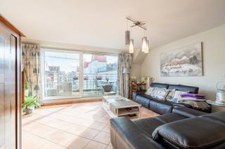 Découvrez ce charmant appartement en duplex bénéficiant d'un emplacement privilégié, à quelques pas des restaurants et des rues commerçantes.Situé au...