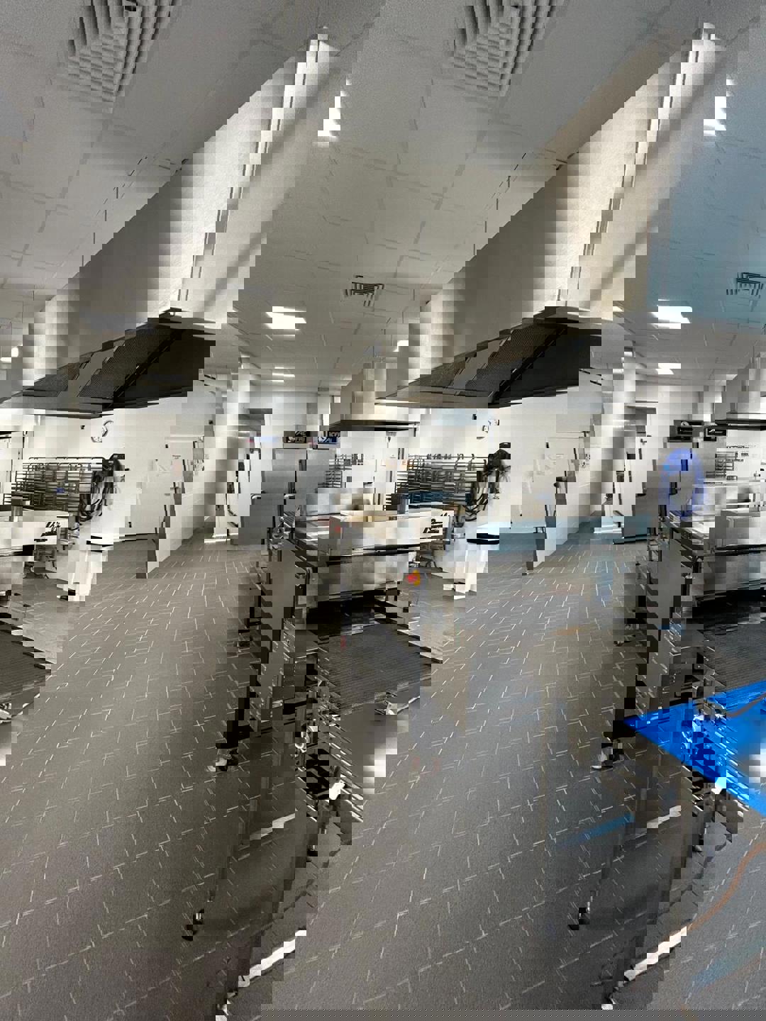 TE HUUR – Opslagruimte van ± 1.150 m² in Gembloux - foto 5