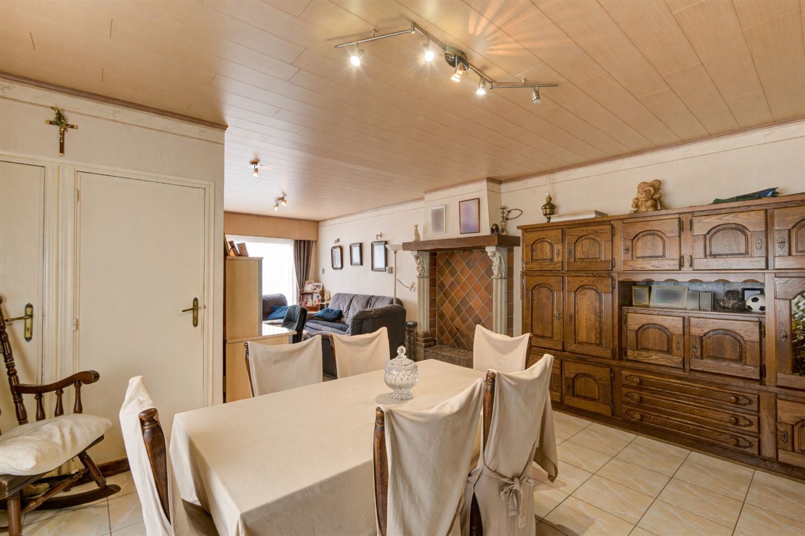 Te renoveren woning met veel potentieel op ruim perceel  - foto 4