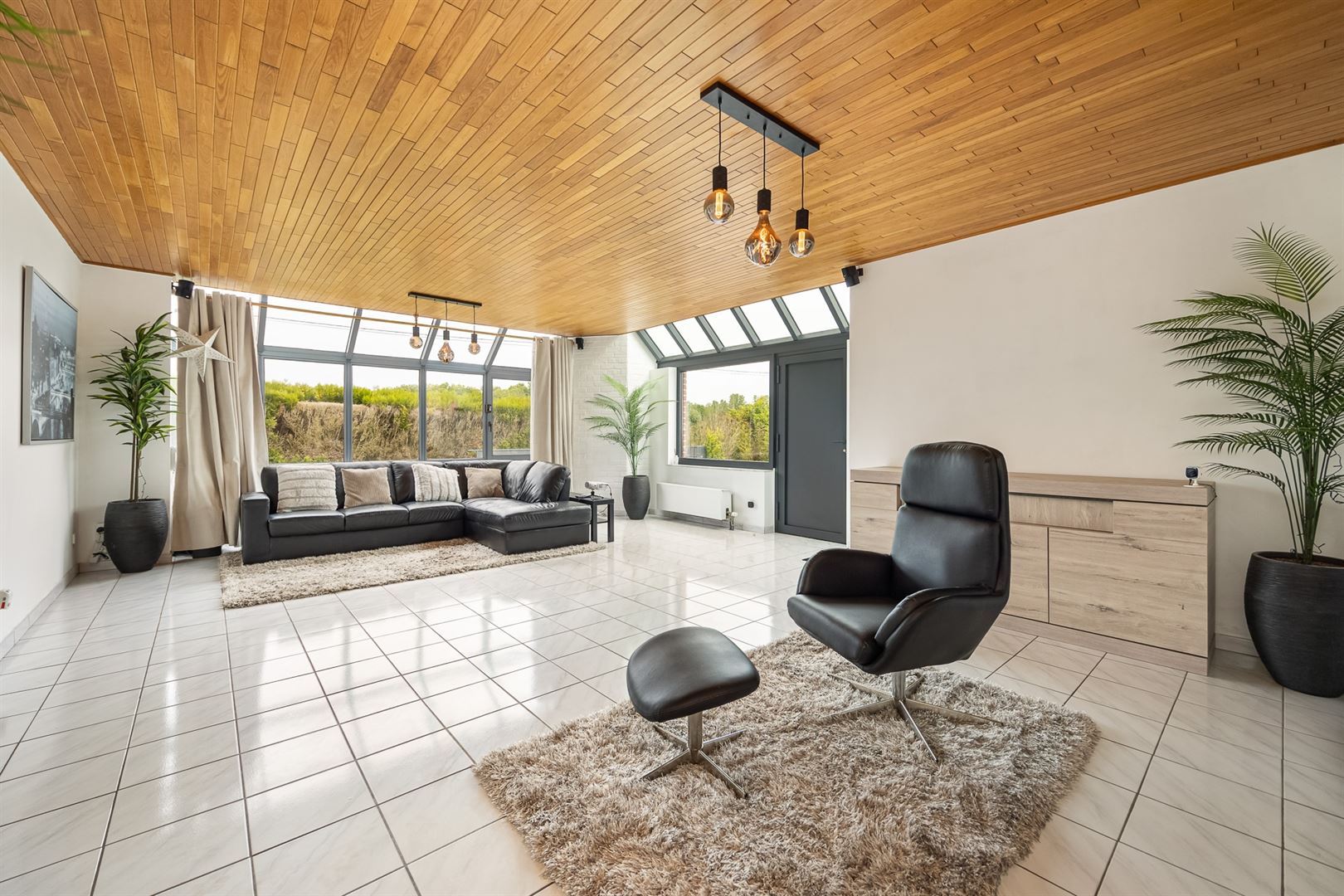 Woning met burelen, opslagruimte en een prachtige tuin! - foto 4