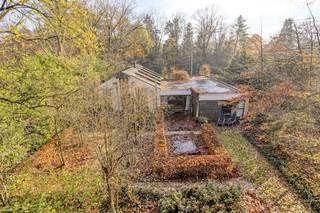 Ce bien est proposé via la formule de pré-vente. Du XX/XX/2025 au XX/XX/2025 au XX, vous pouvez venir visiter la maison sur rendez-vous et faire une offre. Le prix indiqué est un prix initial. Pour plus d'informations, veuillez contacter joy.van.uffelen@dewaele.com ou le 03 666 66 66.Cette propriété unique à vendre à Schilde vous intéresse ? N'hésitez pas à nous contacter. L'agence immobilière Dewaele de Deurne sur la Turnhoutsebaan est heureuse d'être à votre service. Vous souhaitez une estimation gratuite de votre propriété ? appelez-nous pour une conversation informelle au 03/666.66.66 ou envoyez un mail à deurne@dewaele.comInformations sur l'urbanisme : sur demandeEPC Nazareth Drive 9 : XXX kWh/ (m²/an)