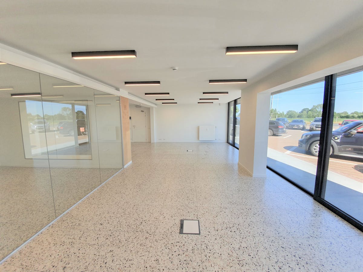 Bureaux (25-100 m²) à louer à Nazareth - photo 2