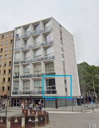 Zeer leuk, lichtrijke, moderne duplex studio in het bruisende hart van Antwerpen. Deze recent gerenoveerde studio (2019) biedt op de 1e verdieping een moderne keuken, apart toilet en leefruimte met hoge ramen. Via de trap worden het slaapgedeelte en de badkamer bereikt. Veel natuurlijk licht dankzij het indrukwekkende 4 meter hoge raam aan de voorzijde en twee ramen aan de zijkant. Modern afgewerkt en instapklaar. <br /><br />Zeer gunstig gelegen dicht bij het stadscentrum, op wandelafstand van stadspark, horeca en winkels. Vlot bereikbaar via openbaar vervoer (zowel metro/bus als station Antwerpen Centraal en Antwerpen Berchem vlakbij). <br /><br />Momenteel wordt dit appartement verhuurd voor ca 900 euro (sinds 10/2024) waardoor dit ook een mooi opbrengsteigendom kan zijn.<br /><br />Een ideale uitvalsbasis voor studenten, starters of investeerders.
