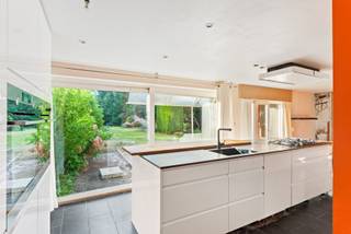 Woning met 3 slaapkamers, 2 badkamers en uitzonderlijk grote tuin – klaar om jouw droomhuis van te maken!Ben je op zoek naar een woning met...