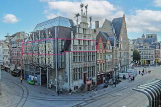 Dit exclusieve, moderne kantoor bevindt zich op een toplocatie nabij de Korenmarkt, in het historisch centrum van Gent. De ruimte is...